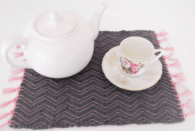 Pannunalunen / Trivet, valkoinen